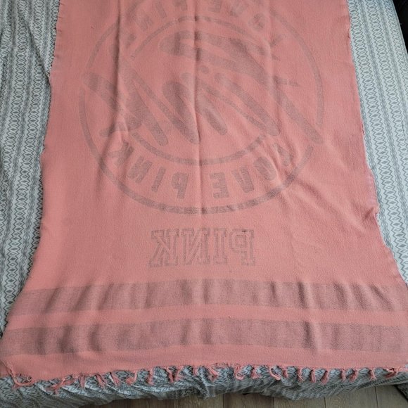 "Love Pink" blanket. - Picture 2 of 9